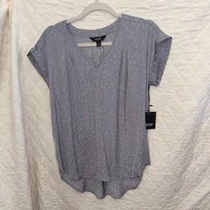 NWT Simply Vera Vera Wang Light Gray V-Neck Blouse (S)
